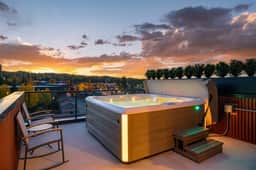 Row Roof Top Loft 57 - Image 5