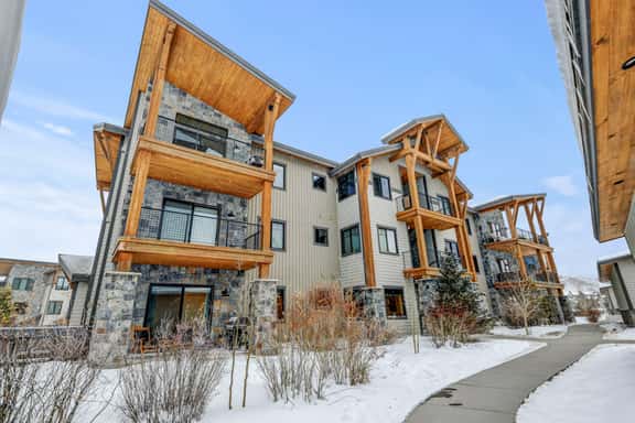 Grand Park Spring View Condo B-104 - Image 1