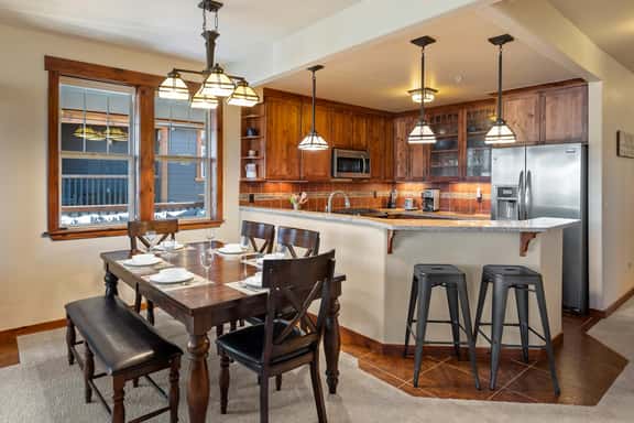 Grand Park Cozens Pointe Condo H-201 - Image 1