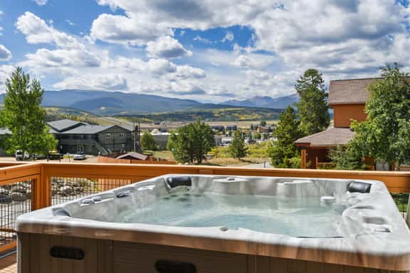 Waterside Loft F13 - Image 1