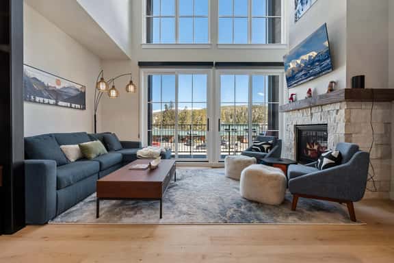 Arrow Penthouse 215 - Image 1