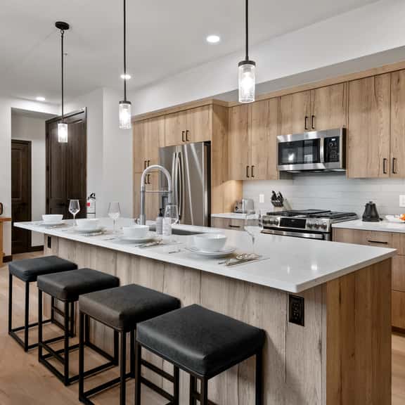 Arrow Penthouse 221 - Image 1