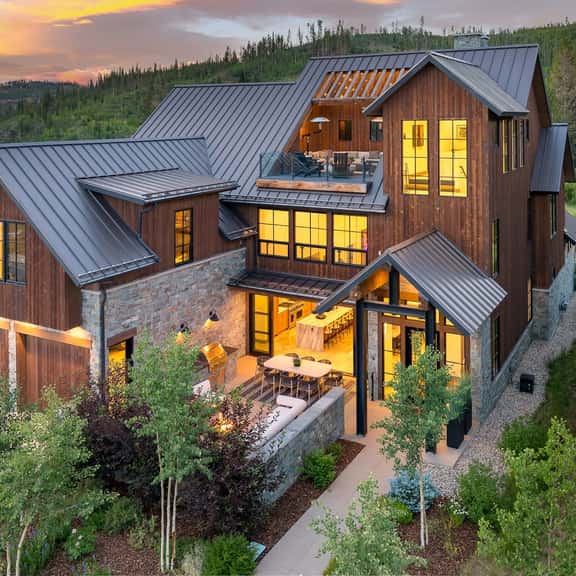 Roam River Mansion - Image 1