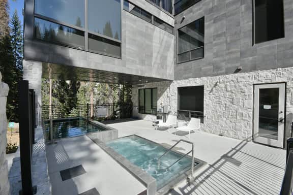 Chill Ski In/Out Condo 102