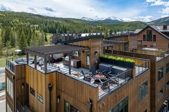 Row Roof Top Penthouse 141